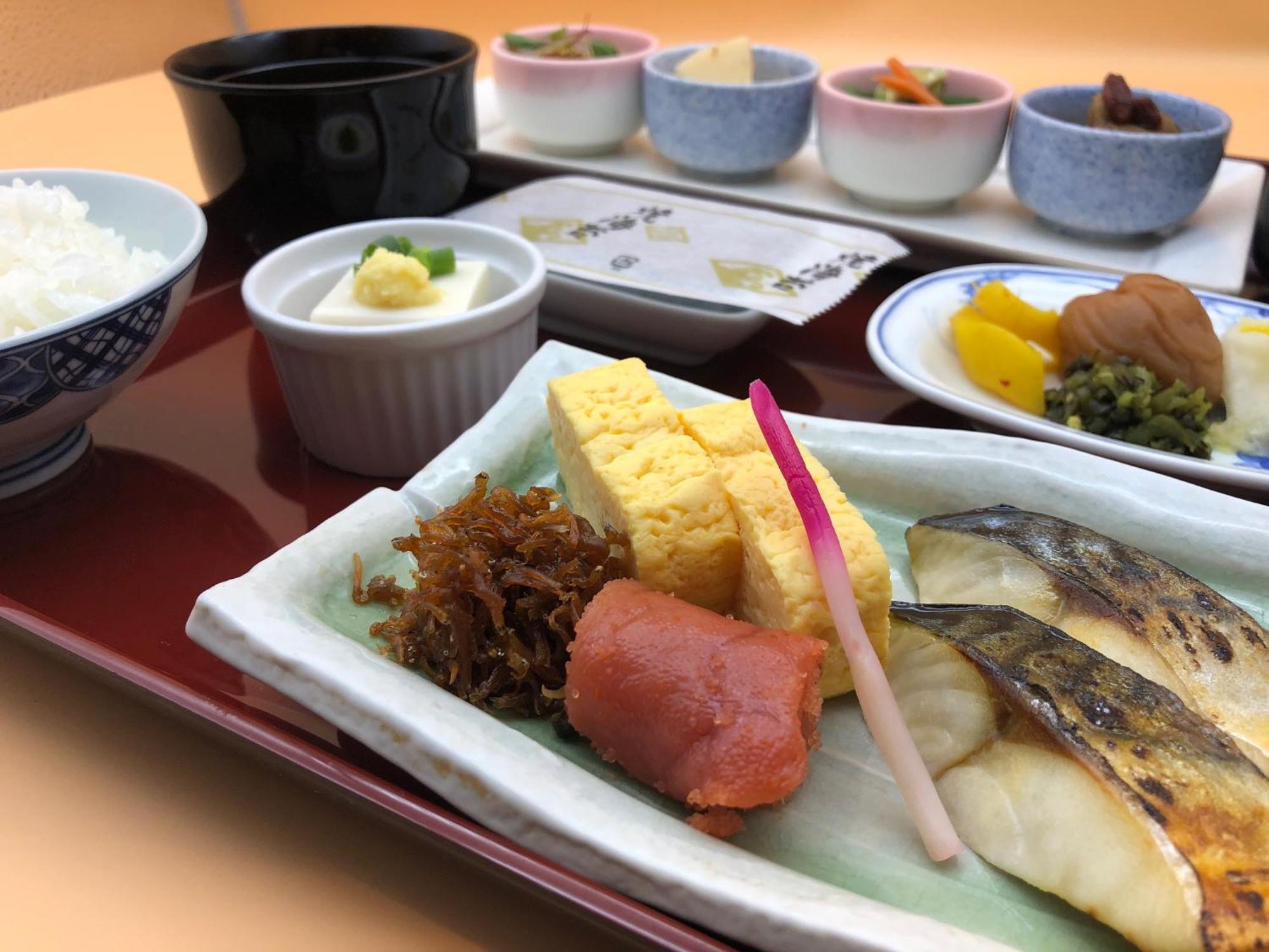 โรงแรมนิว โอตานิ โอซาก้า ภายนอก รูปภาพ A Japanese breakfast