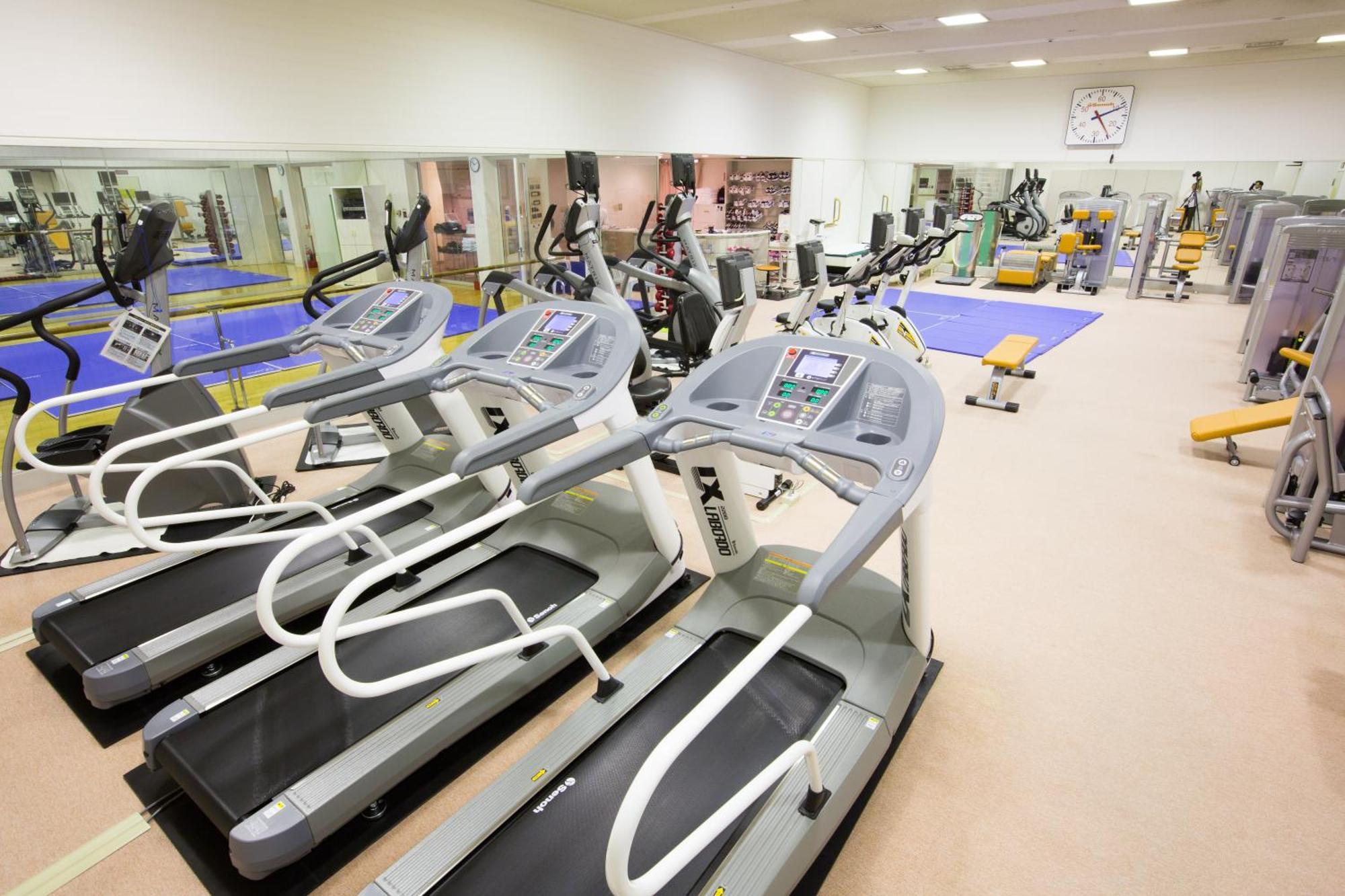 โรงแรมนิว โอตานิ โอซาก้า ภายนอก รูปภาพ The gym at the National Rehabilitation Centre